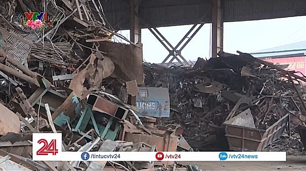 No lo luyen phoi thep, 2 nguoi bi thuong hinh anh