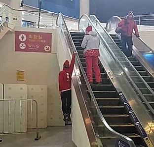 Di thang cuon bang tay day 'than thai' hinh anh