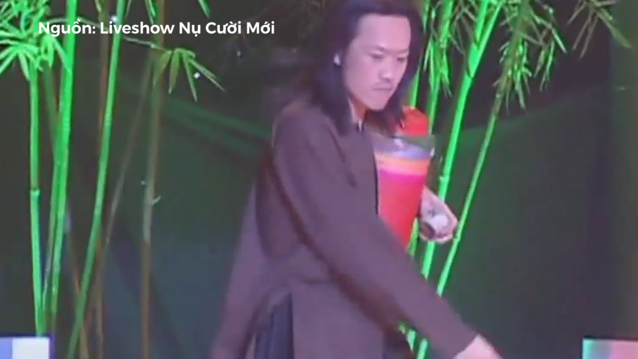 Hoai Linh voi man chia ruou 'hop ly' lam Nhat Cuong chung hung hinh anh