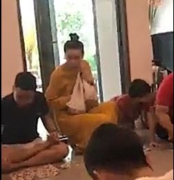 Ho Ngoc Ha goi lo to bang tieng Anh giong Thai hinh anh