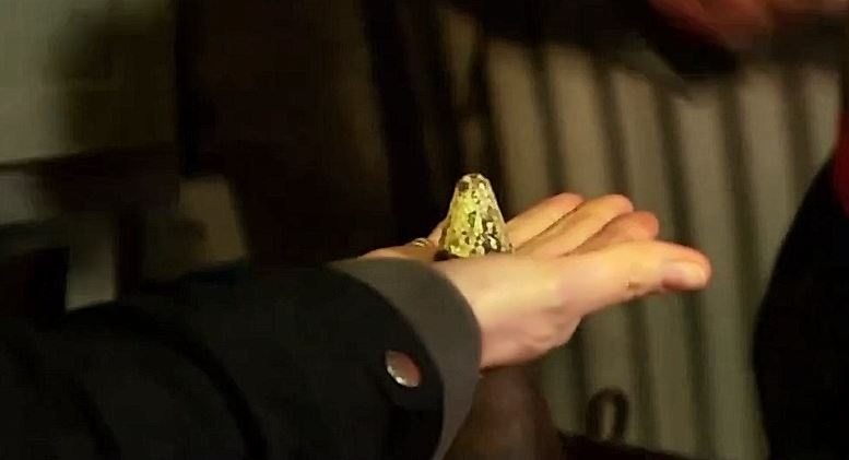 Phat hien hang dong o Scottland co the chua den 5 tan vang hinh anh