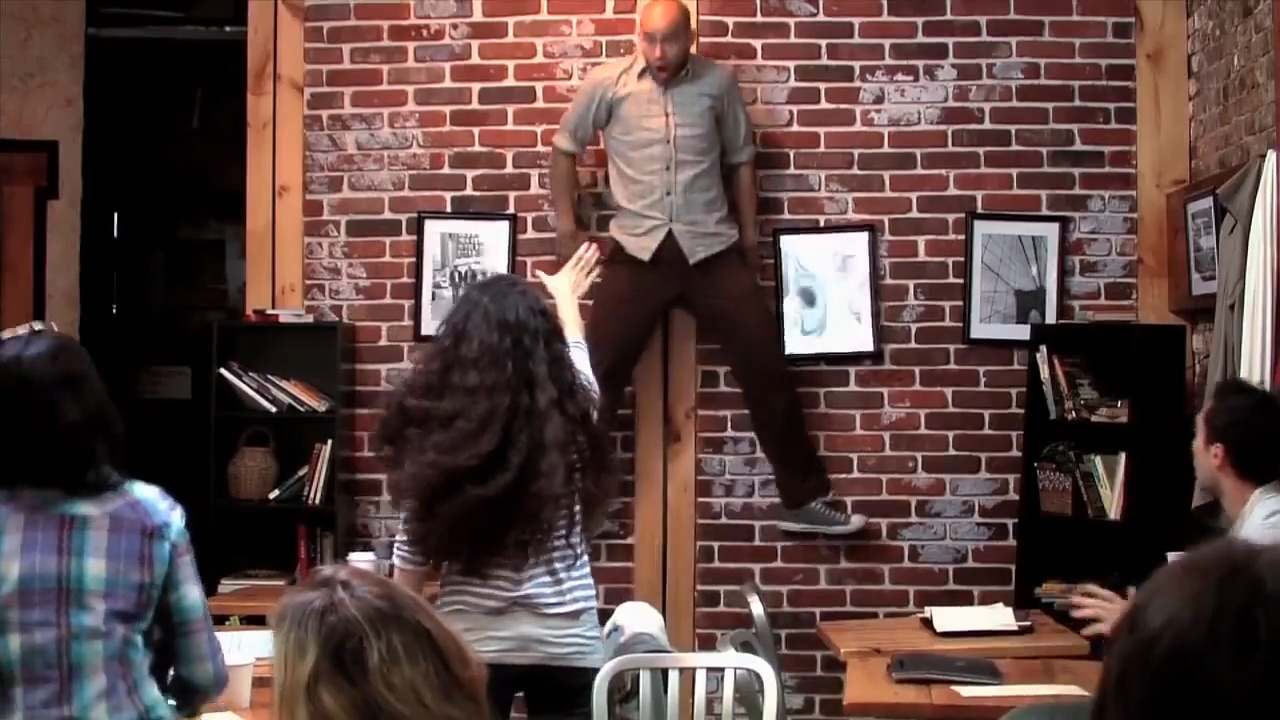 Co gai gia vo co sieu nang luc hu doa nguoi trong quan hinh anh