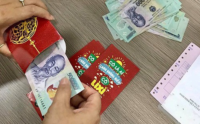 Khoe 'li xi' khung ngay dau di lam hinh anh