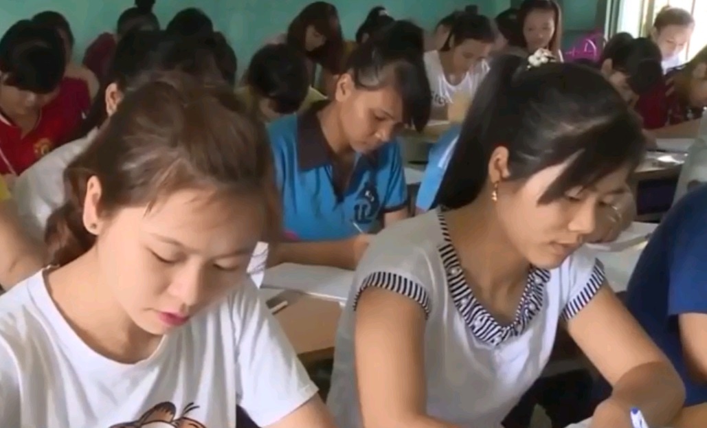 Du thao tuyen thang hoc sinh truong chuyen hinh anh