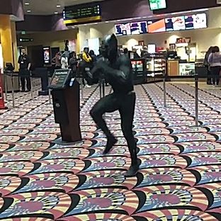 Cosplay Black Panther voi dieu nhay vui nhon hinh anh