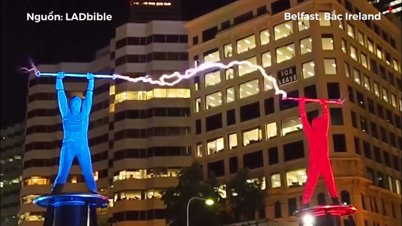 San dau 'sam set' nho ung dung cuon day Tesla hinh anh