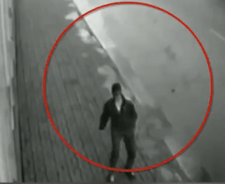 Nhung tinh huong may man thoat chet trong gang tac hinh anh