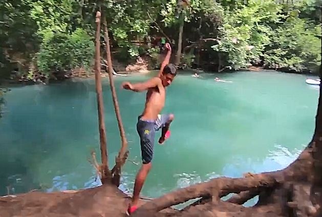 Nhung cu 'lo tron' truot nga khi choi tro mao hiem hinh anh