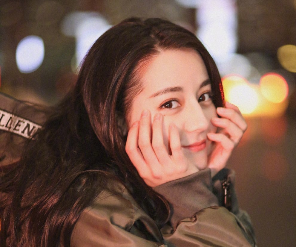 Dinh Le Nhiet Ba lung linh tai tuan le thoi trang Milan 2018 hinh anh