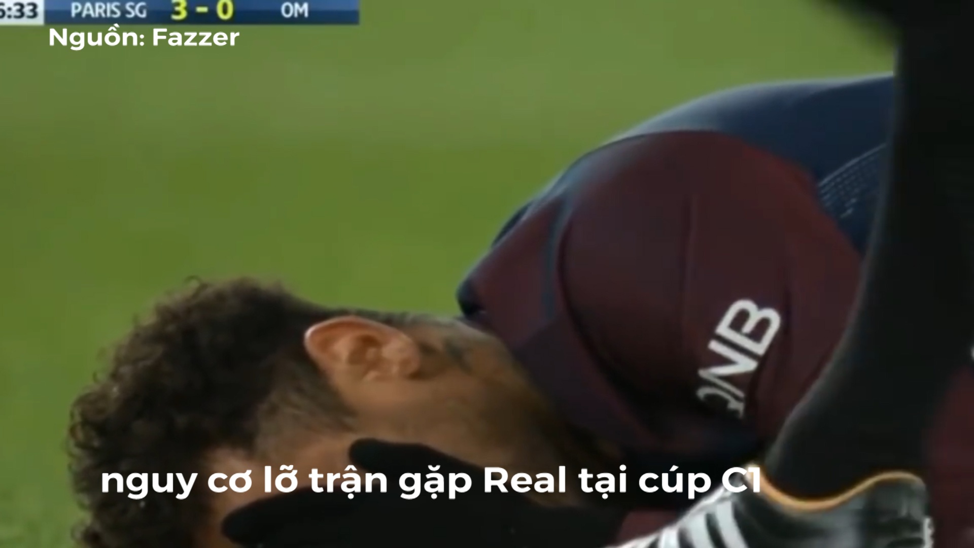 Clip tinh huong va cham khien Neymar roi san tren cang hinh anh
