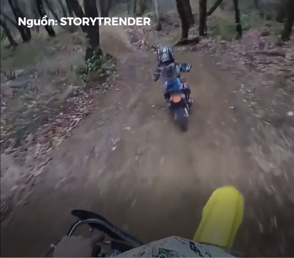 Anh em 'nhoc ti' gan da dam me chay xe phan khoi lon hinh anh