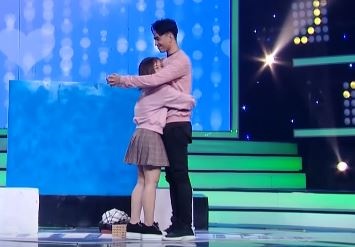 Phuong Vi: 'Ngoai 1Dee ra khong con ai khac dau' tai Vi Yeu Ma Den hinh anh