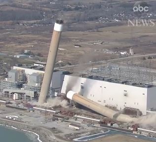 Clip pha huy hai ong khoi o nha may dien Canada hinh anh