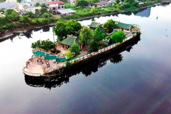 Ngoi mieu 300 tuoi cong 100 tuong rong giua song Sai Gon hinh anh