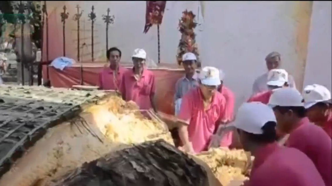 Banh chung, banh day khong lo: Ky luc hay su lang phi? hinh anh