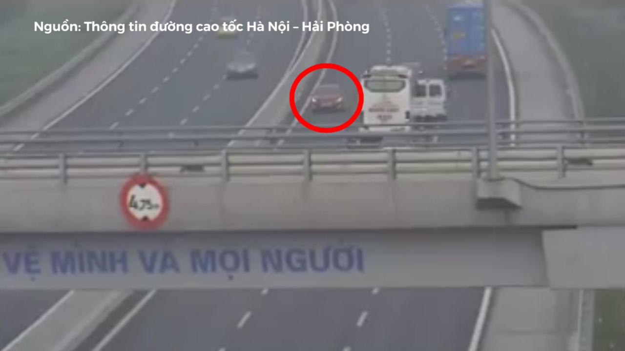 Clip 'Quai xe' lieu mang chay nguoc chieu tren cao toc hinh anh