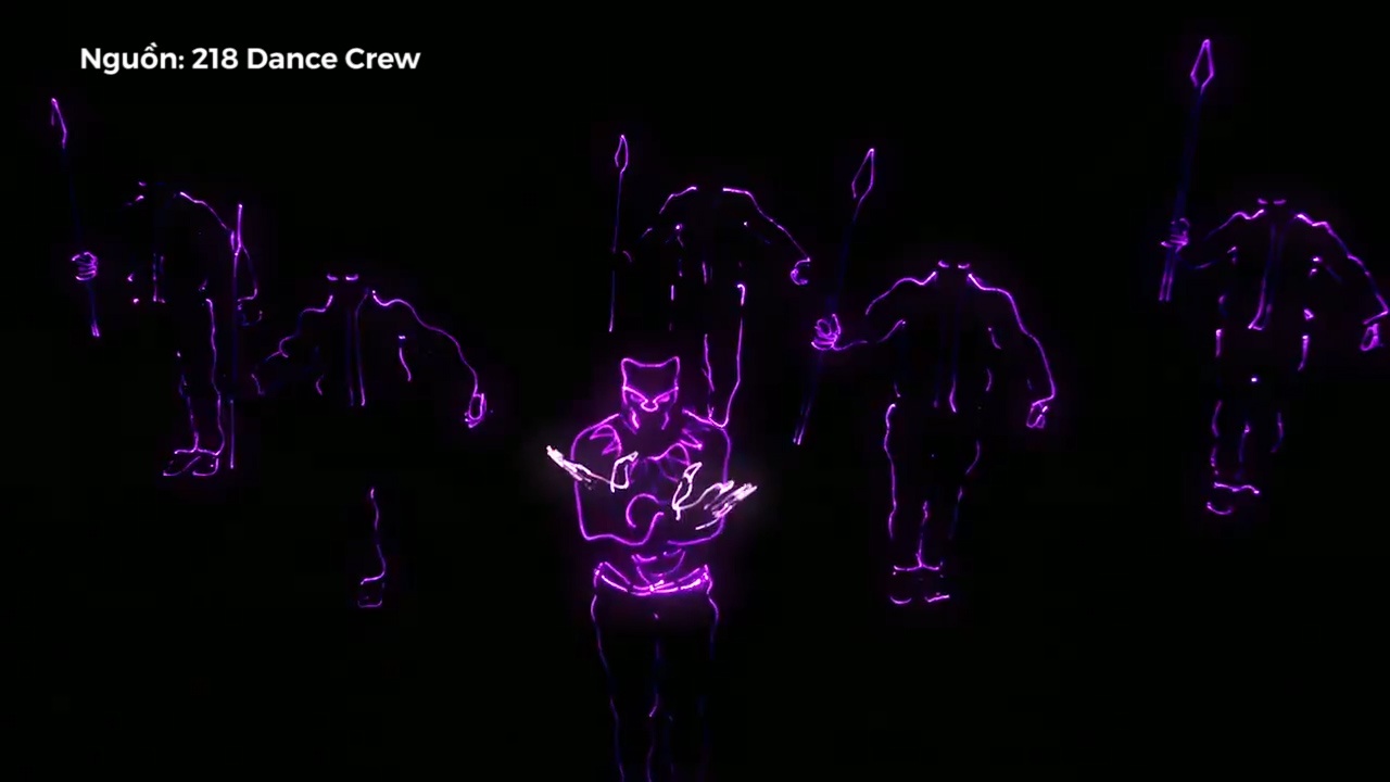 Man vu dao ket hop den led huong ung bom tan Black Panther hinh anh