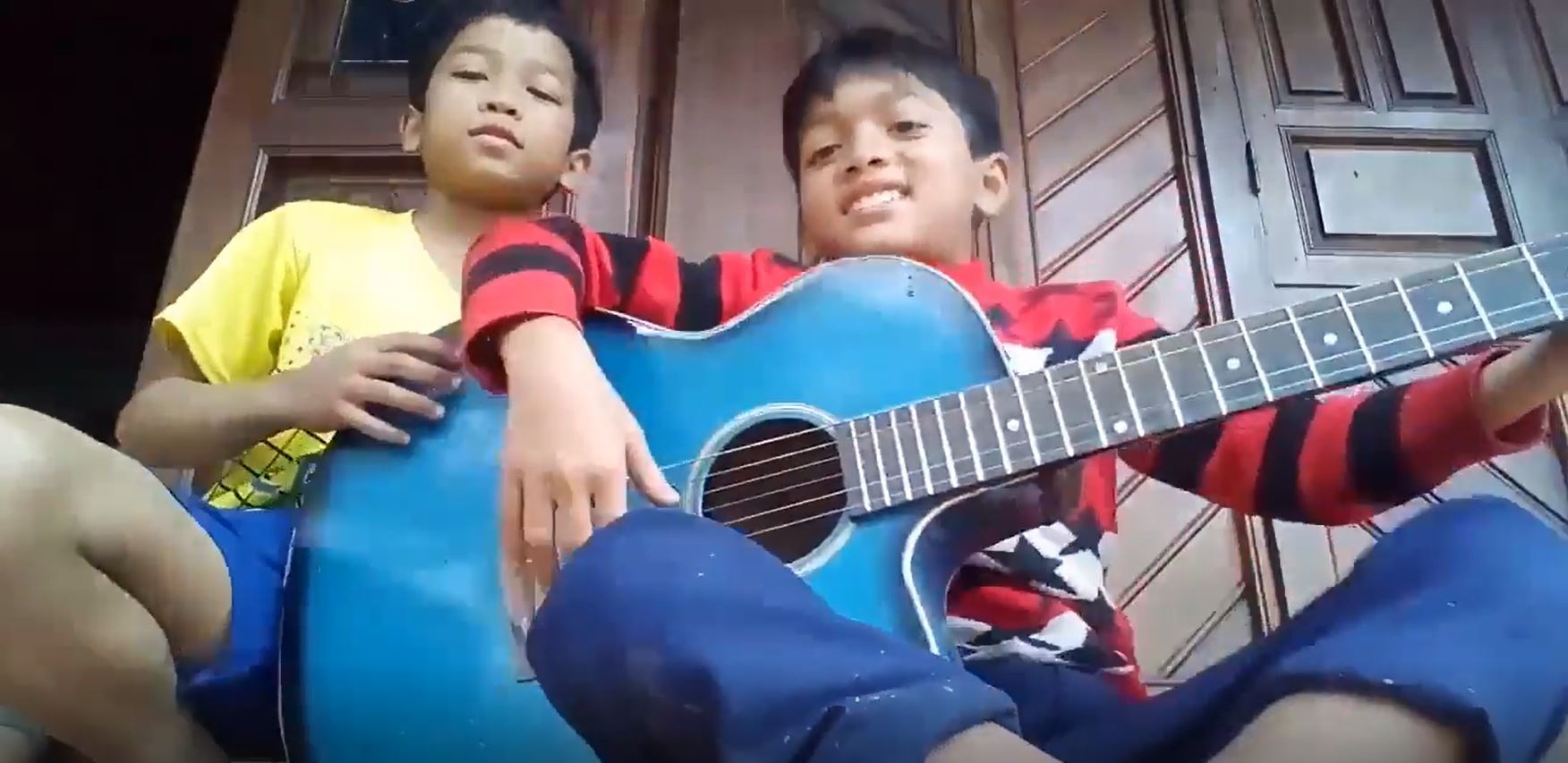 Hai em nho 'tai khong doi tuoi' va ban mashup That tinh, Duyen phan hinh anh