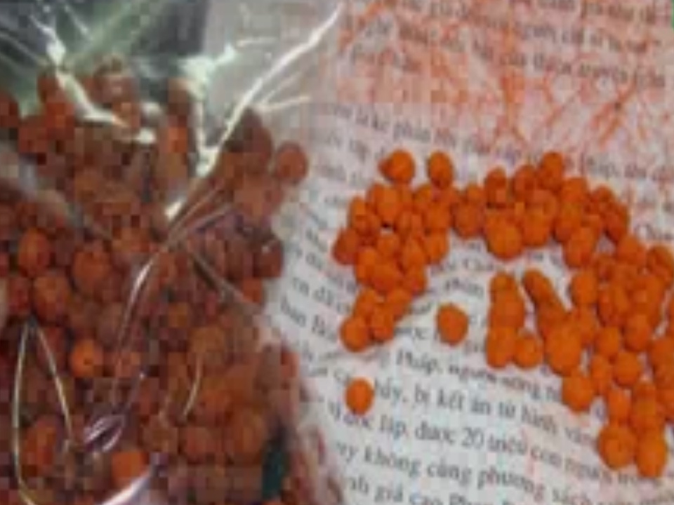 Be gai bi ngo doc chi khi uong thuoc cam chua loet mieng hinh anh