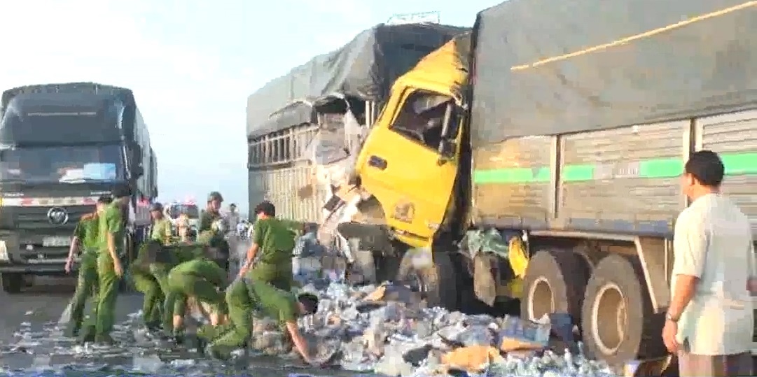 Tai nan giao thong nghiem trong tai Ninh Thuan, 1 nguoi chet hinh anh