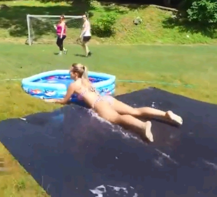 Trai he duoi nuoc o My giai toa nhung ngay qua nong buc hinh anh