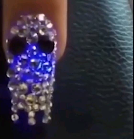 Nhung kieu thiet ke mong tay ky cong nhung doc dao hinh anh