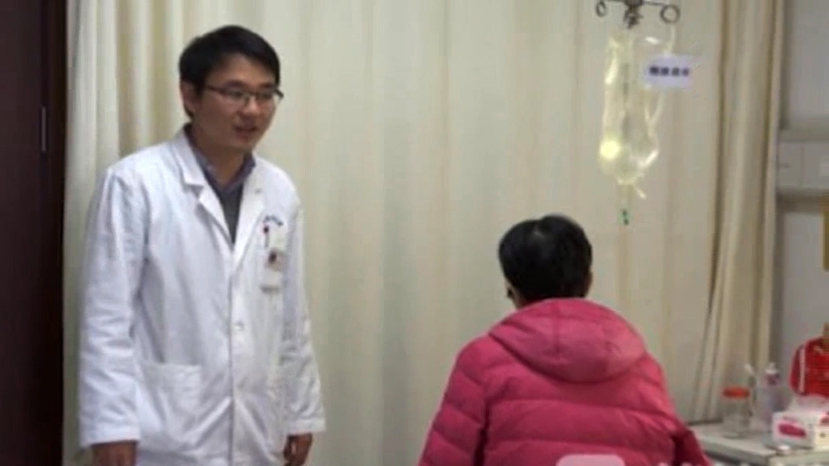 Ngo doc thuy ngan, suy than vi boi my pham trang da gia re hinh anh