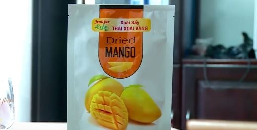 Chuot chet, san pham boc mui o co so san xuat trai cay say hinh anh