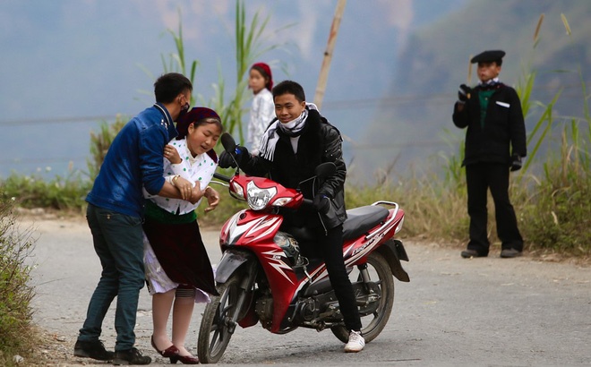 Bien tuong tuc 'trom vo' va than phan phu nu mien nui hinh anh