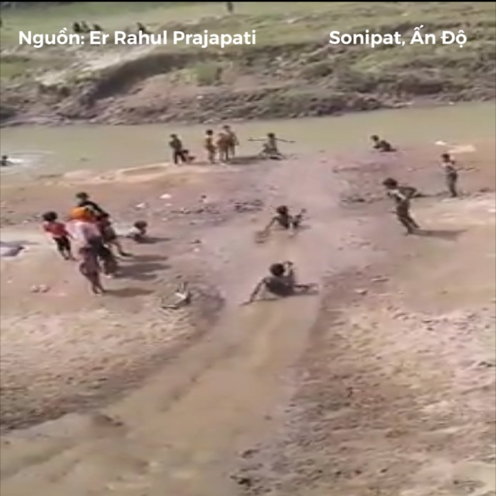 Man 'truot thac' lam bang dat bun cua nhung dua tre An Do hinh anh