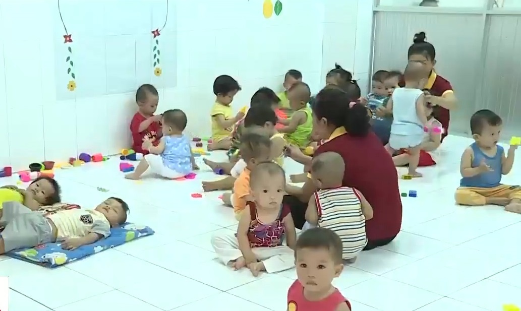 Ngoi truong mam non dac biet chi dong cua luc nua dem hinh anh