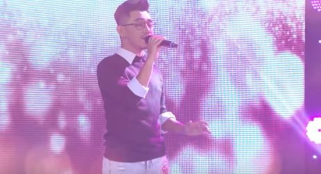 Chang trai lai ba dong mau so huu giong tram cua Ho Ngoc Ha hinh anh