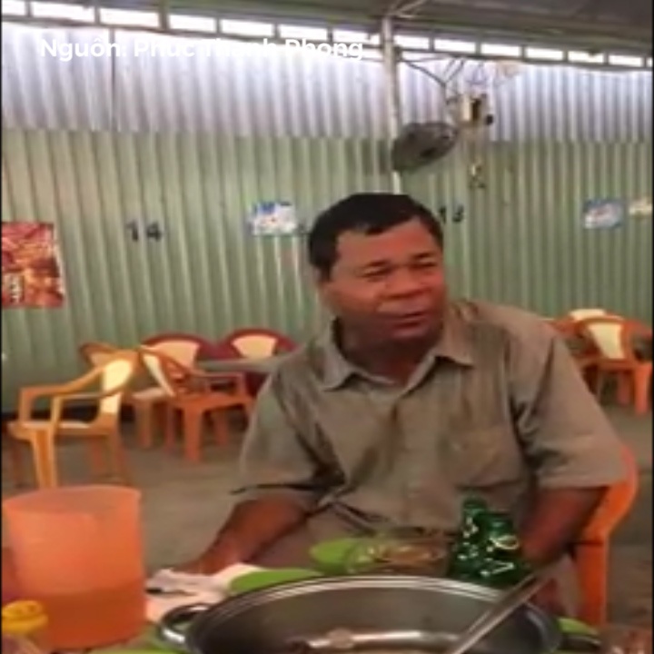 Nguoi dan ong dung mieng gia tieng nguyen dan nhac vong co hinh anh