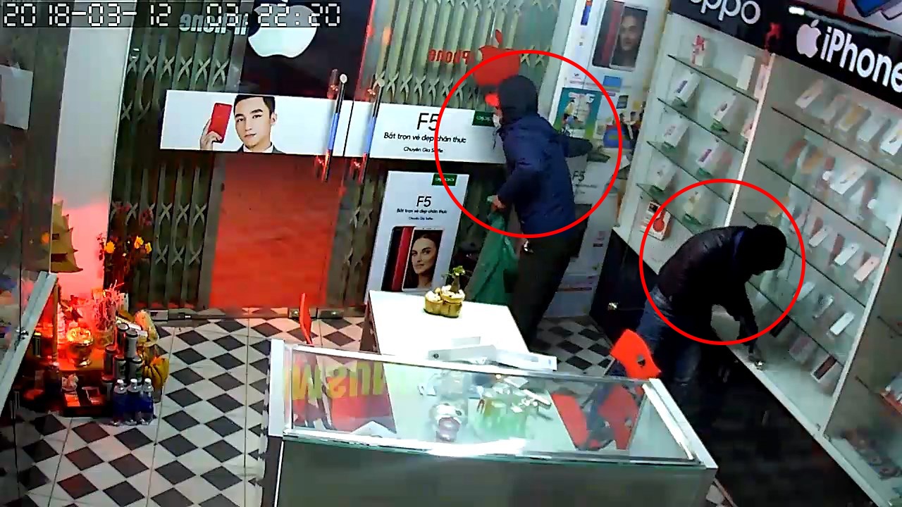 Chu nha tong thang vao cua bat trom dien thoai o Ha Noi hinh anh