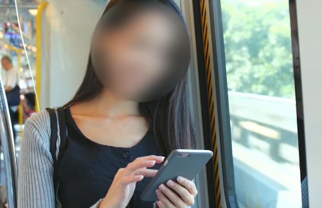 Trung Quoc: Bi mau dong trong nao vi dung dien thoai suot 20 gio hinh anh