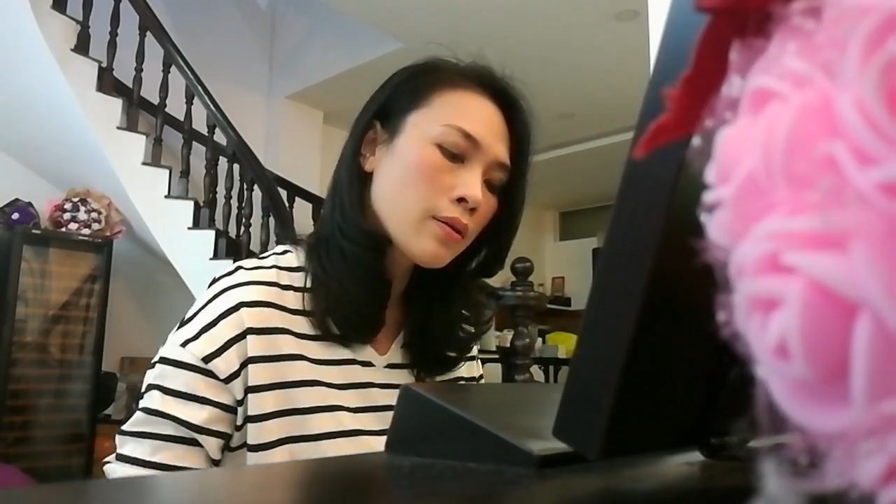 My Tam dan piano hat ca khuc nhac phim 'Thang Nam Ruc Ro' hinh anh