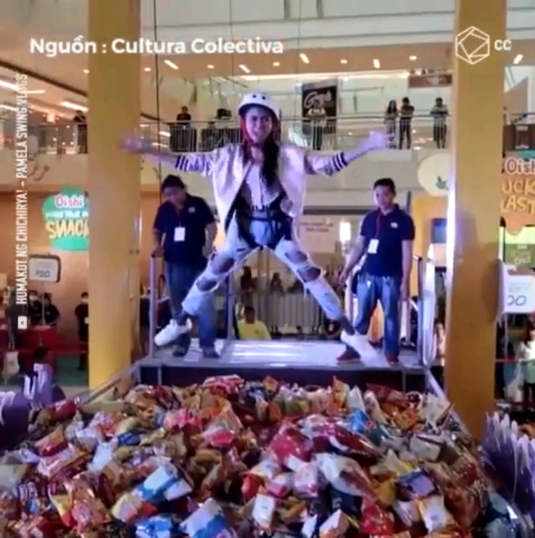 May gap qua phien ban nguoi that hinh anh