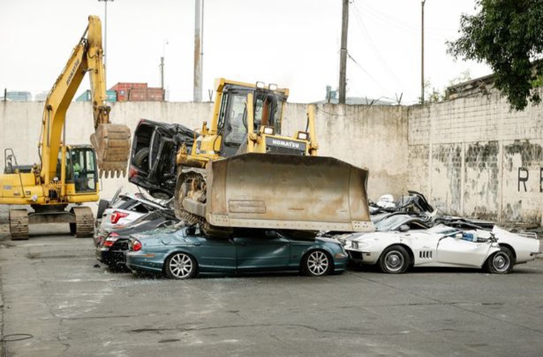 Philippines nghien nat hang loat xe sang bat hop phap hinh anh