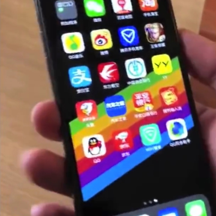 Lo clip thiet bi duoc cho la iPhone SE 2, thiet ke giong iPhone X? hinh anh