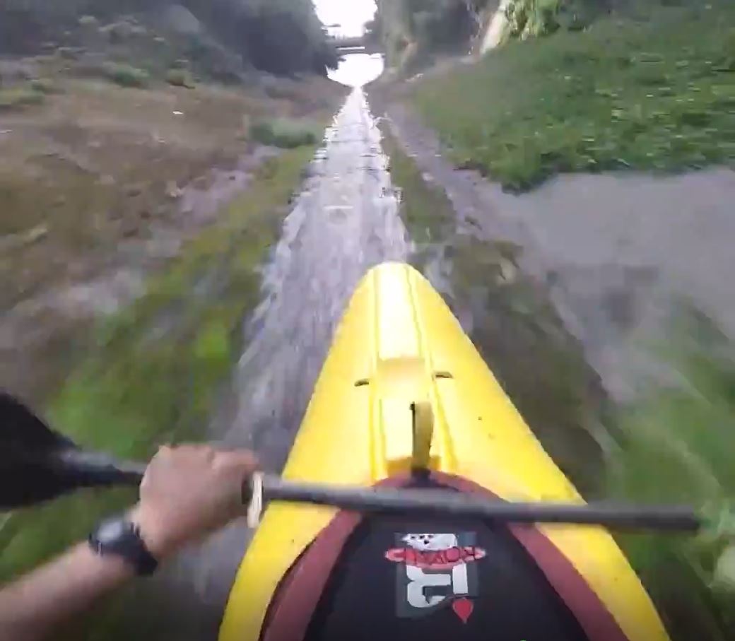 Hanh trinh 'cheo thuyen tren can' mao hiem nhu tau luon hinh anh