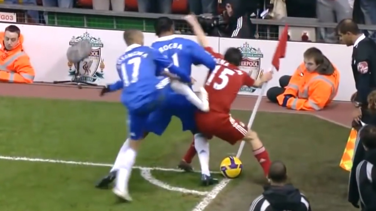 Hai huoc voi nhung pha pham loi 'co mot khong hai' trong bong da hinh anh