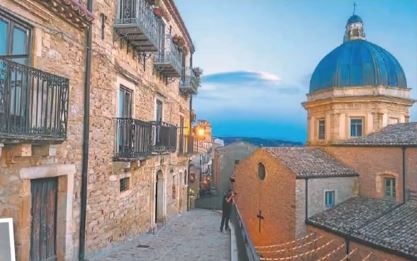 Nha o chau Au gia chi 1 euro hinh anh