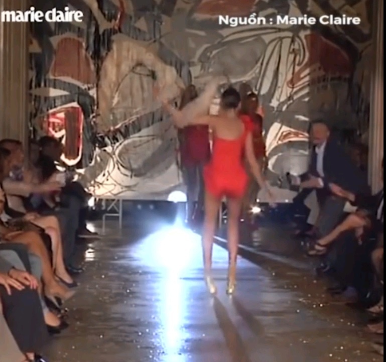 Nhung cu nga bat ngo tren san catwalk hinh anh