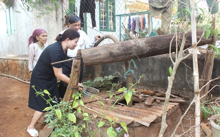 Gieng nuoc tu nong toi 70 do C o Dak Lak hinh anh
