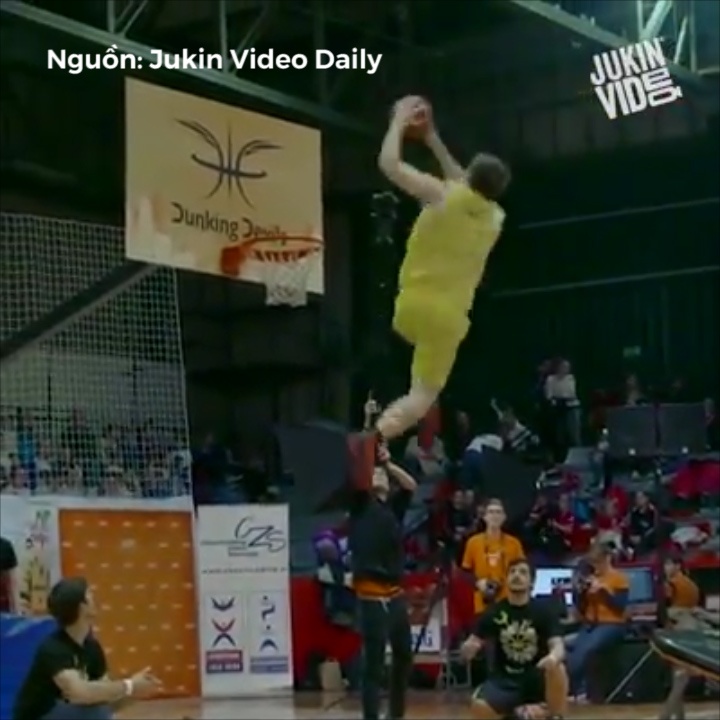 Nhung pha nem bong no chinh xac nhu Hawkeye hinh anh