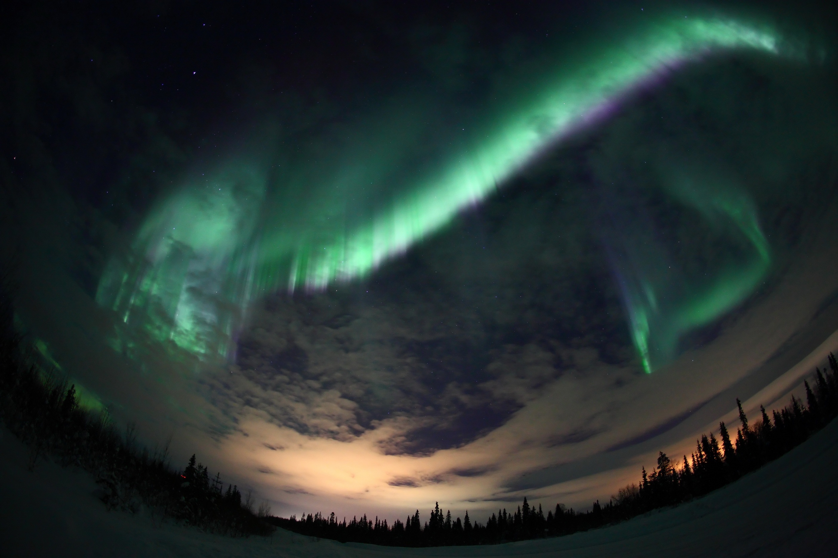 Bao dia tu khong lo tao cuc quang tuyet dep o Thuy Dien hinh anh