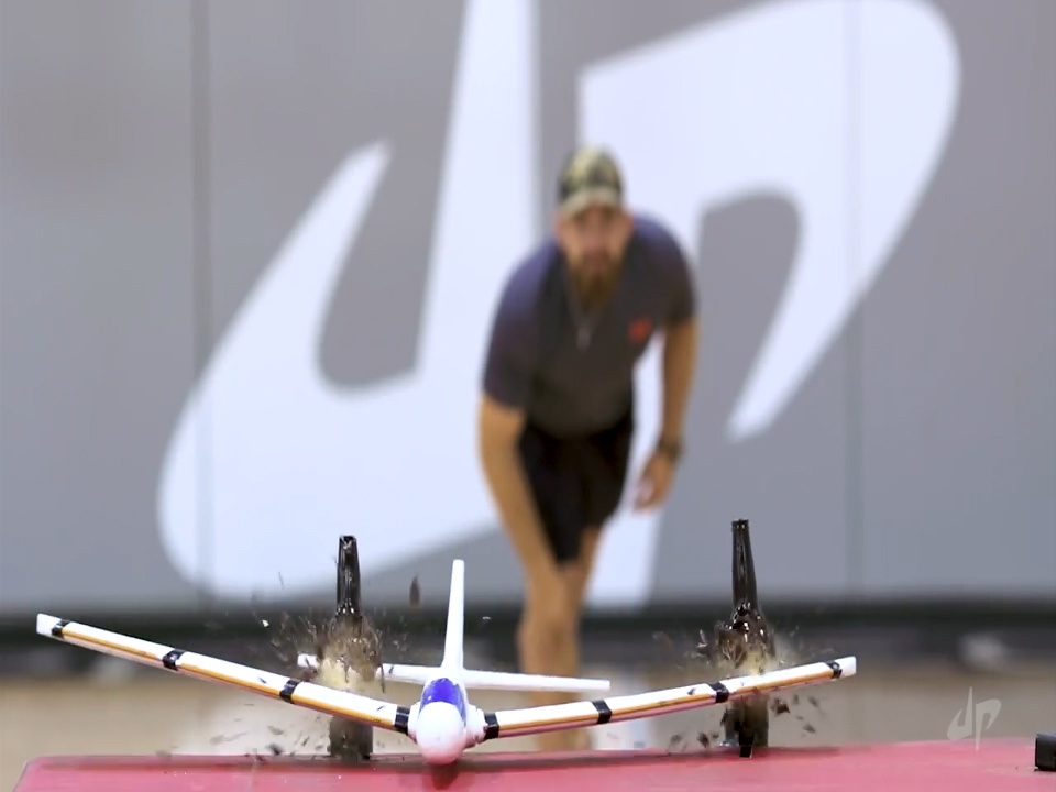 Nhung man phong may bay giay 'khong the tuong' hinh anh