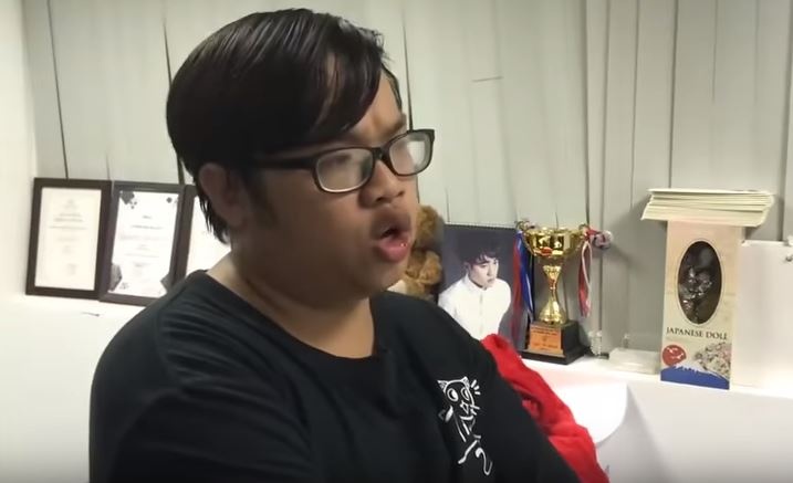 Chang trai dien lai canh trong phim Thang Nam Ruc Ro sieu khop hinh anh