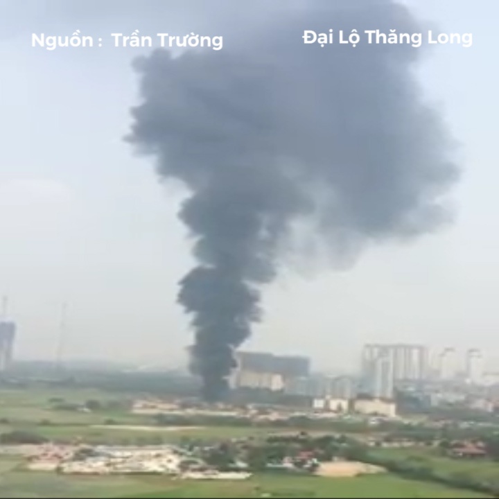 Them vu chay tren Dai lo Thang Long hinh anh