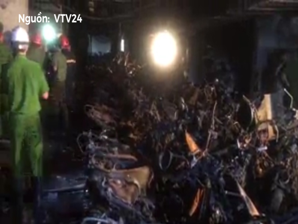 Loat xe chay rui o tang ham chung cu Carina hinh anh